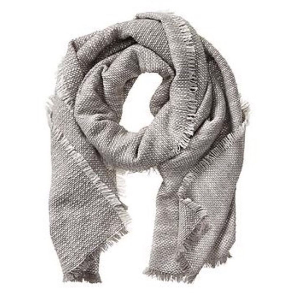 NWOT Banana Republic White and Gray Blanket Scarf